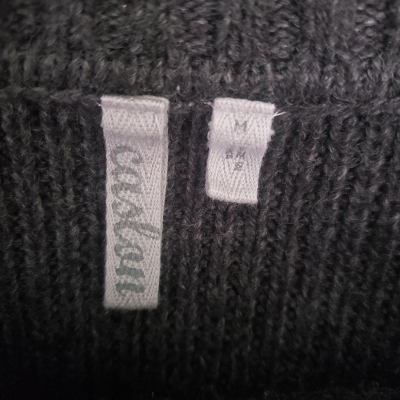 Size medium button-up sweater - Picture 3 of 3